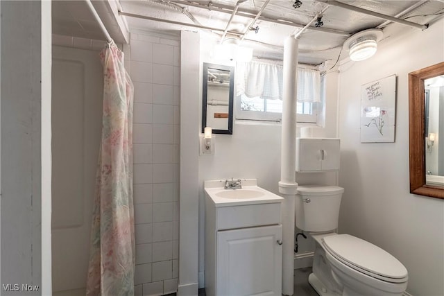 bathroom featuring vanity, toilet, and a shower with curtain