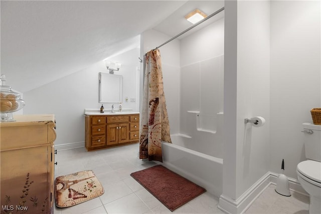 full bathroom featuring shower / tub combo, baseboards, toilet, vanity, and lofted ceiling