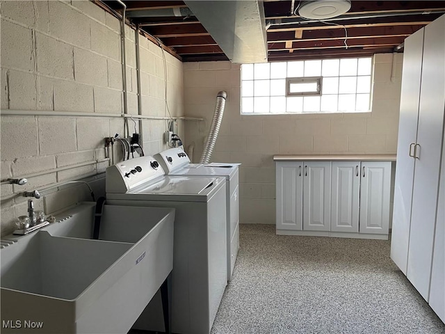 laundry room featuring a sink, laundry area, and washer and clothes dryer