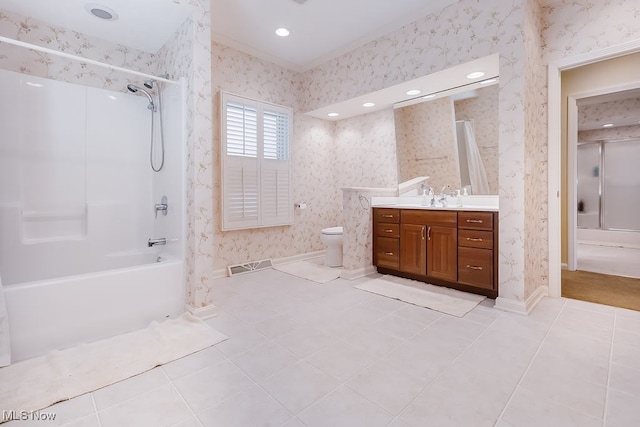 full bathroom featuring visible vents, toilet, vanity, and wallpapered walls