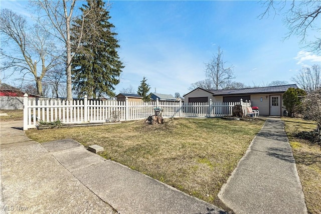 view of yard featuring a fenced front yard