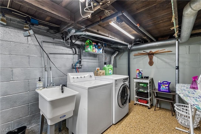 laundry room featuring a sink, independent washer and dryer, and laundry area