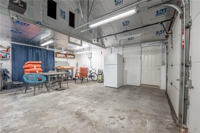 garage featuring freestanding refrigerator