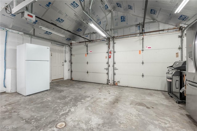 garage with visible vents and freestanding refrigerator