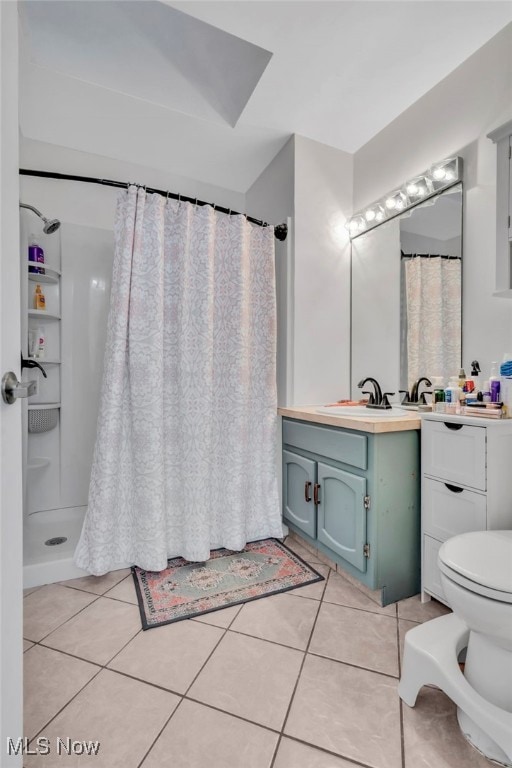 full bath featuring tile patterned flooring, toilet, vanity, and a shower with shower curtain