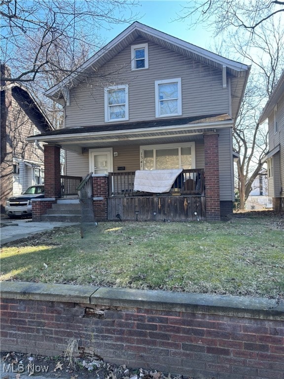 view of front of property featuring a front lawn and covered porch