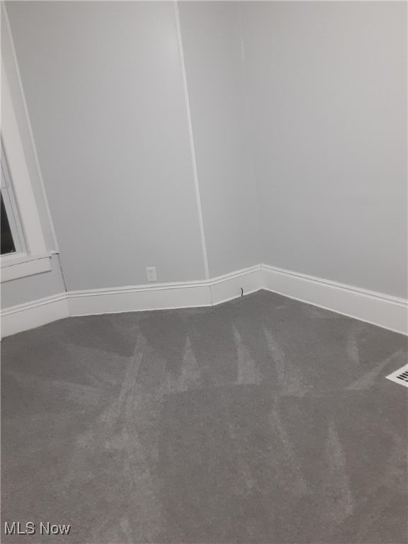 empty room featuring baseboards