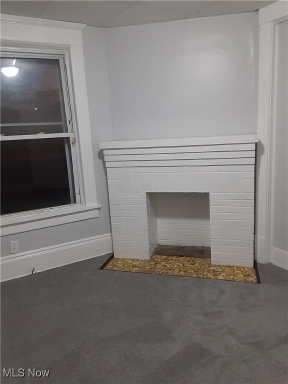 room details featuring carpet flooring, a fireplace, and baseboards