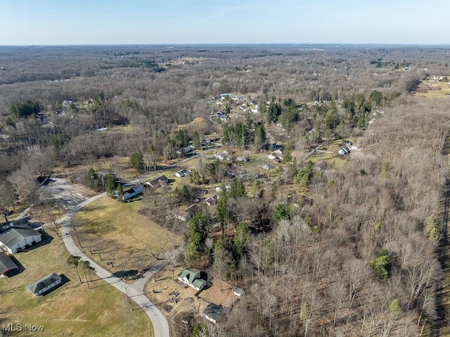 bird's eye view featuring a wooded view