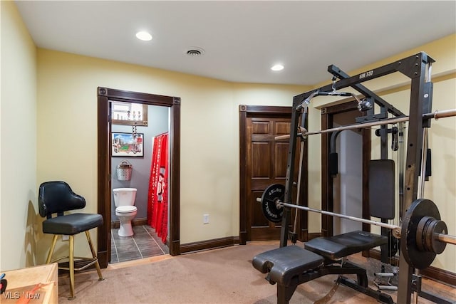 exercise room with carpet flooring, recessed lighting, visible vents, and baseboards