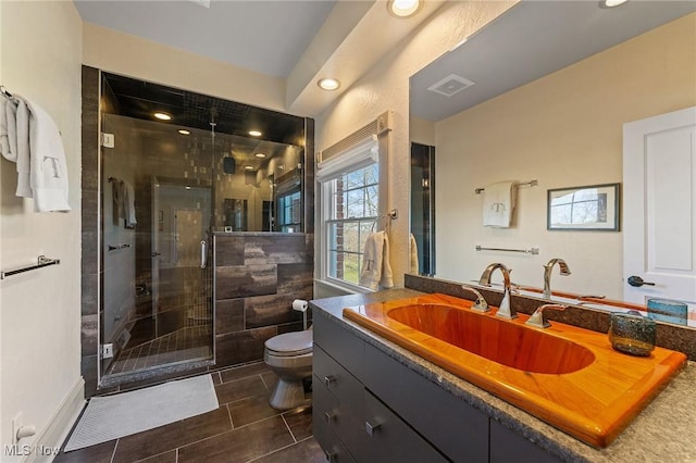 full bathroom with visible vents, toilet, recessed lighting, a shower stall, and vanity