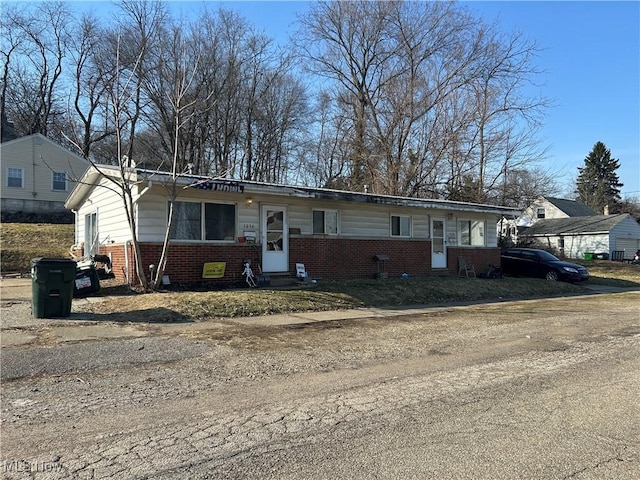 Listing photo 3 for 1036 Romig Ave, Barberton OH 44203