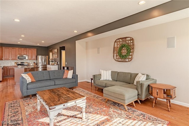 living area featuring recessed lighting, light wood-type flooring, baseboards, and visible vents