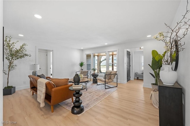 living room with recessed lighting, light wood-type flooring, and baseboards