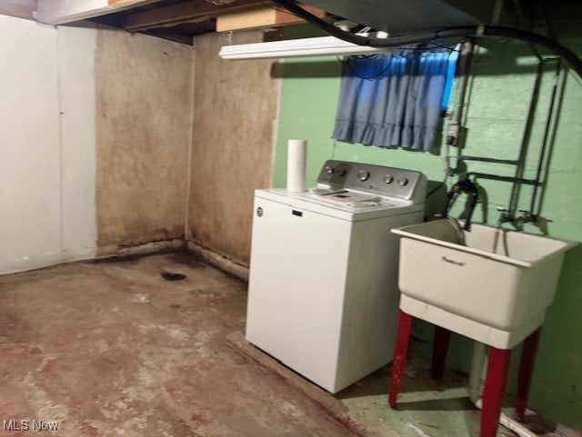 laundry room featuring laundry area, washer / clothes dryer, and a sink