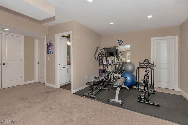 exercise area featuring carpet flooring, recessed lighting, and baseboards