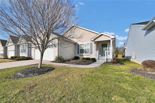 view of front of property featuring a front lawn, an attached garage, and driveway