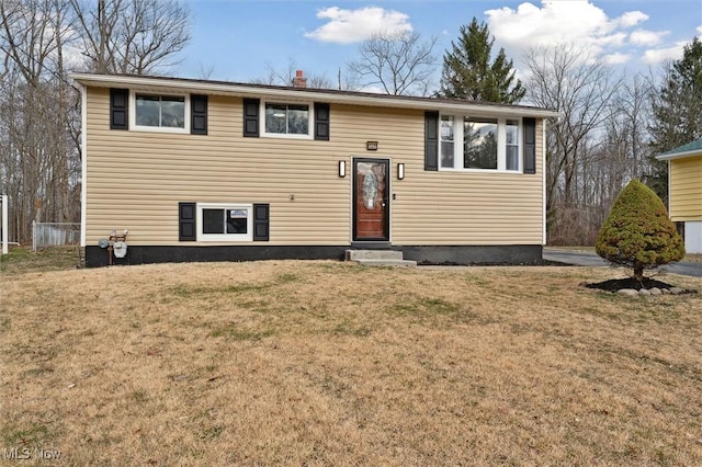 bi-level home featuring entry steps and a front lawn