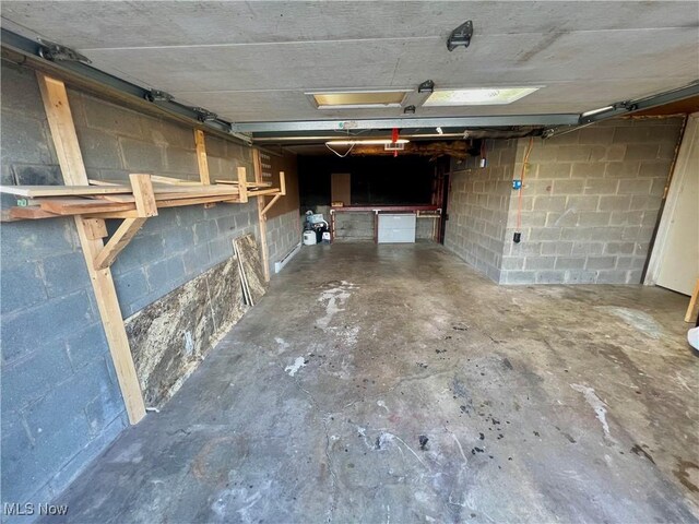 garage featuring concrete block wall