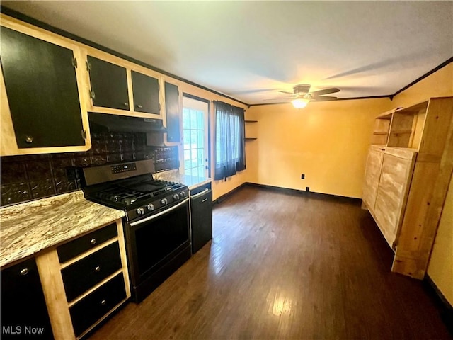 kitchen with a ceiling fan, stainless steel range with gas cooktop, decorative backsplash, dark wood-type flooring, and under cabinet range hood