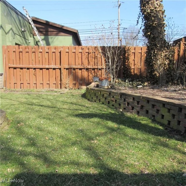 view of yard featuring fence