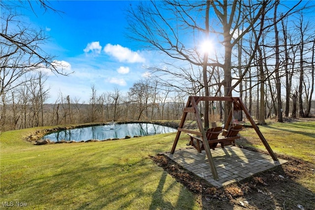 view of yard featuring a water view