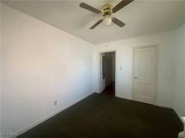 unfurnished bedroom featuring baseboards and a ceiling fan