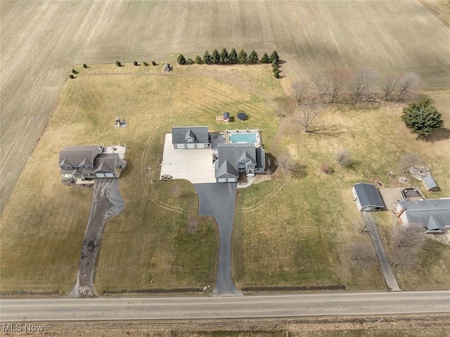 birds eye view of property featuring a rural view