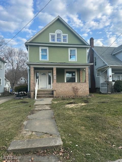 view of front of home featuring a porch and a front yard