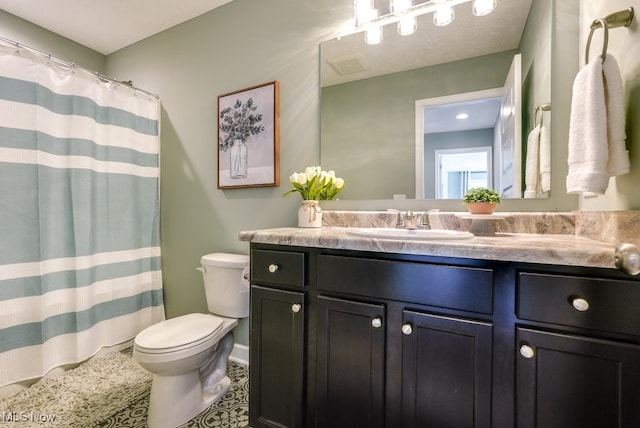 full bath with vanity, a shower with shower curtain, and toilet