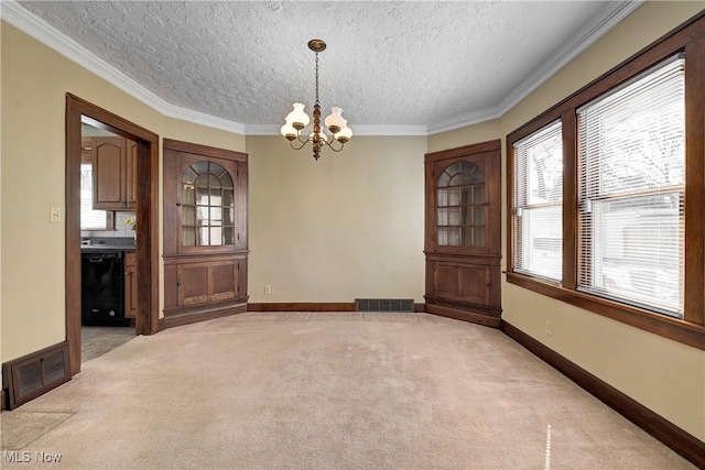 spare room featuring light carpet, visible vents, baseboards, and an inviting chandelier