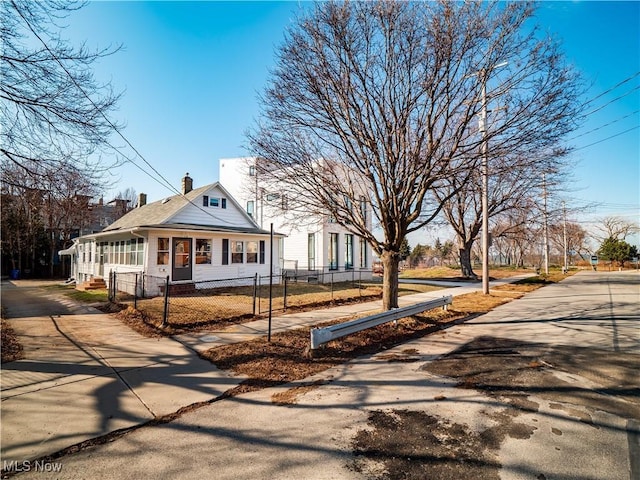 view of front of property featuring driveway and a fenced front yard