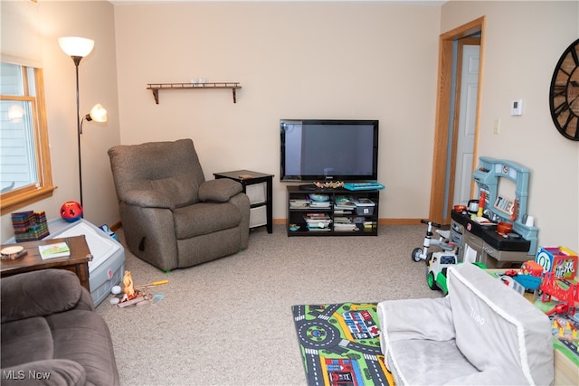 living area with carpet flooring and baseboards