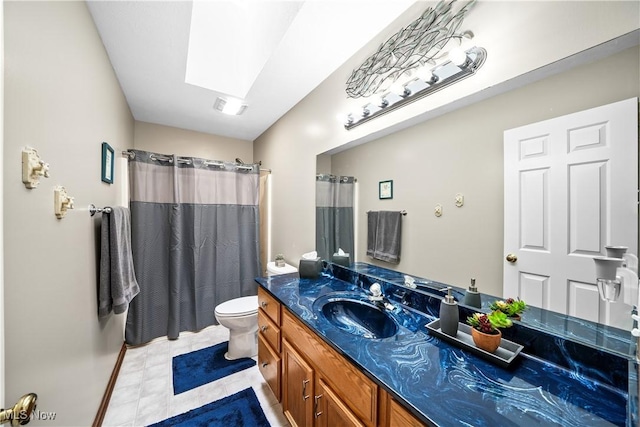 full bath featuring visible vents, toilet, curtained shower, a skylight, and vanity