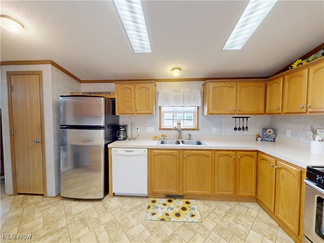 kitchen featuring a sink, stainless steel appliances, visible vents, and light countertops