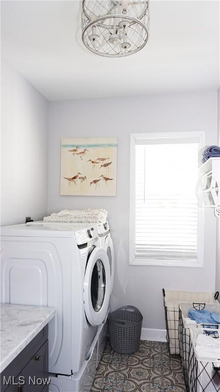 clothes washing area featuring tile patterned floors, baseboards, and independent washer and dryer