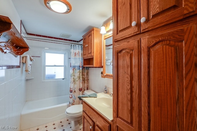 full bath featuring shower / bathtub combination with curtain, visible vents, toilet, tile walls, and vanity