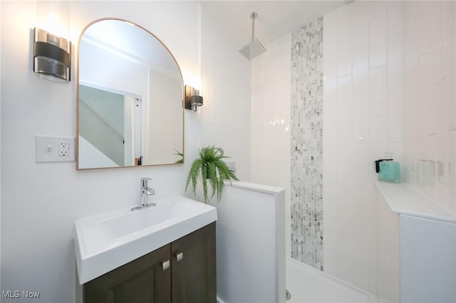 full bath with vanity and tiled shower