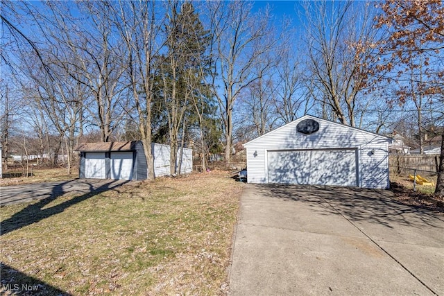 view of detached garage