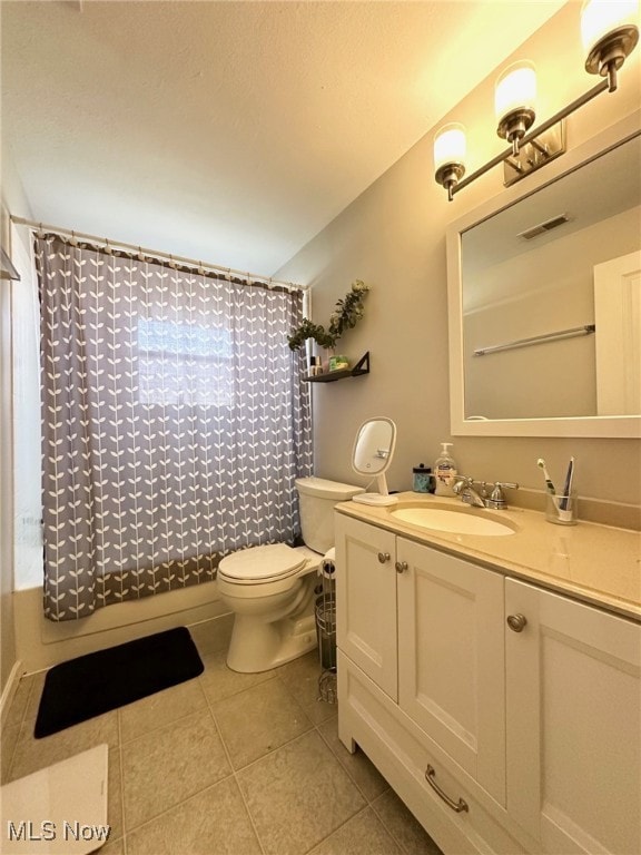 full bathroom featuring vanity, visible vents, tile patterned floors, toilet, and shower / tub combo with curtain