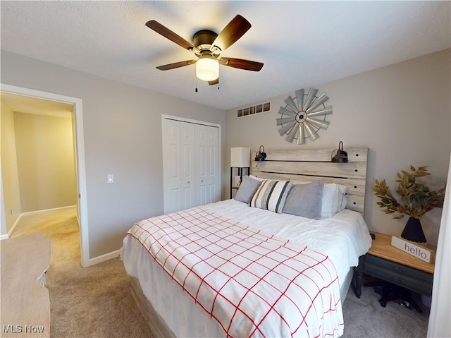 bedroom featuring visible vents, ceiling fan, baseboards, light carpet, and a closet