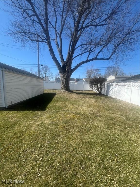 view of yard featuring a fenced backyard