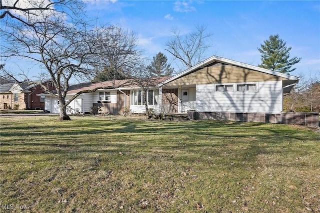 ranch-style house featuring a front yard