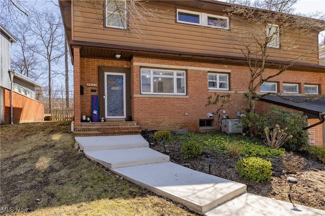 view of front facade featuring brick siding