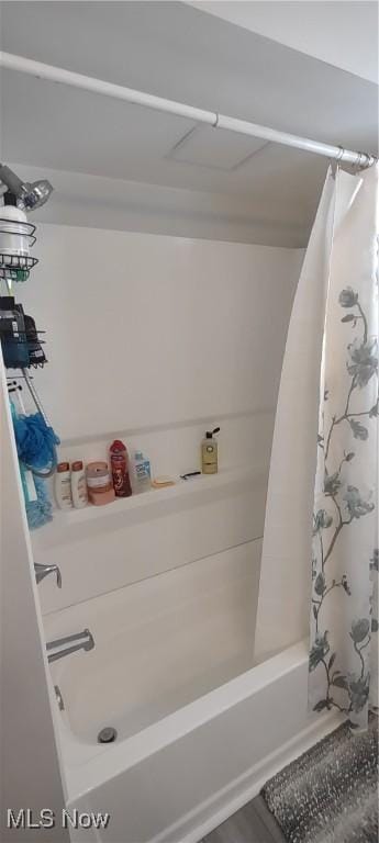 full bath with shower / tub combo