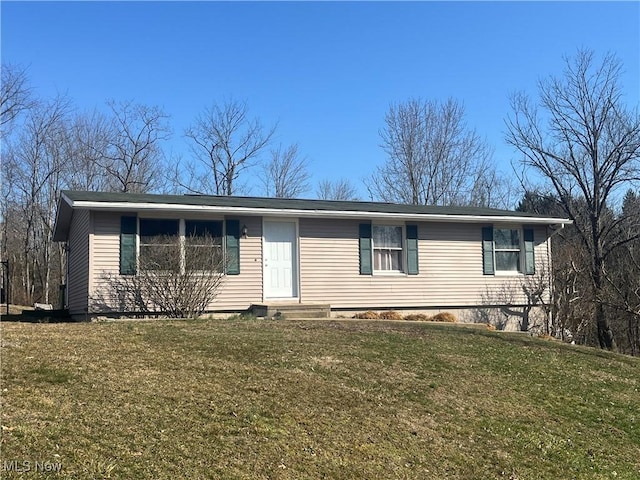 view of front of home featuring a front lawn