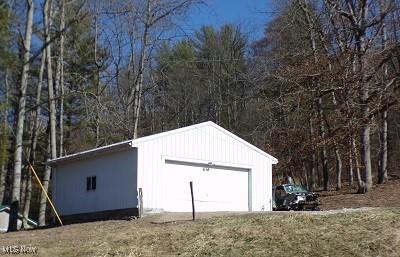 view of outdoor structure with an outdoor structure