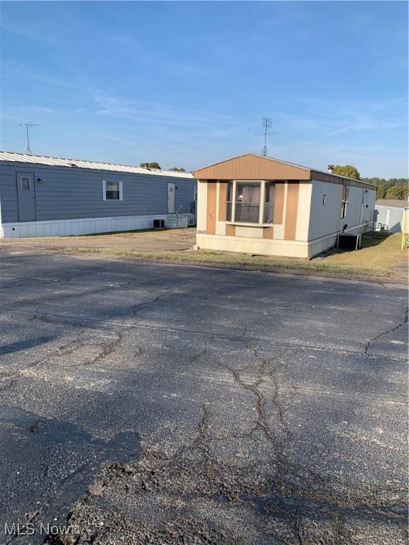 view of manufactured / mobile home