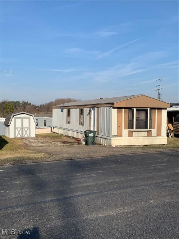 manufactured / mobile home with an outbuilding and a storage unit