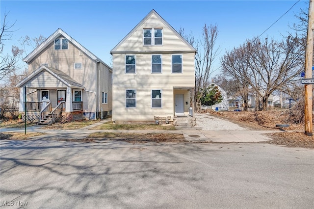 view of front of property featuring covered porch